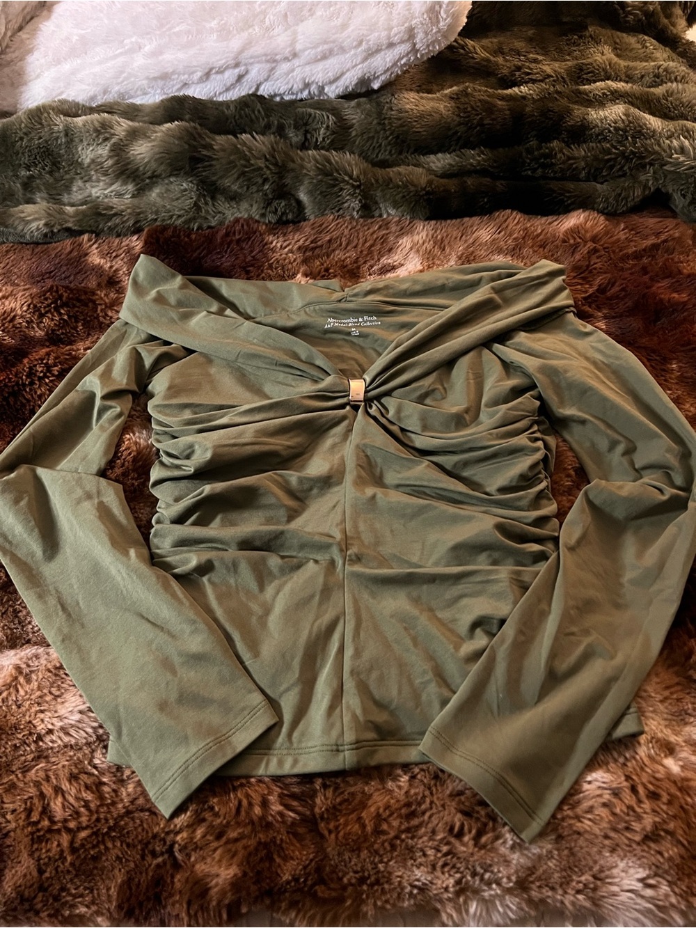 NWOT Abercrombie & Fitch Off-The-Shoulder Hardware Ruched Top Olive M